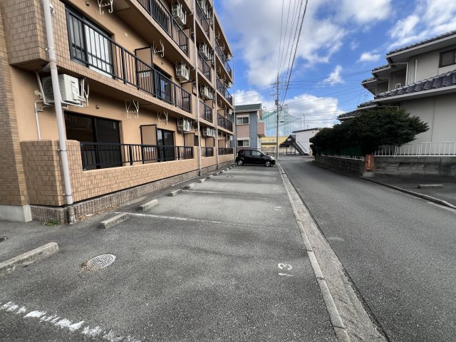 アメニティ江戸橋の駐車場