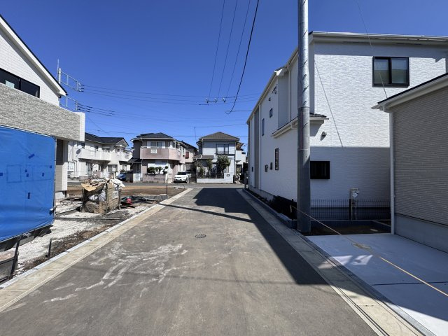 松戸市栗ケ沢新築戸建【栗ケ沢小学校：10分】の前面道路含む現地写真|北側前面道路