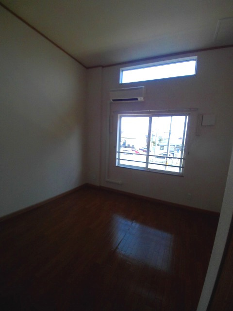 ルシャンデパンの洋室