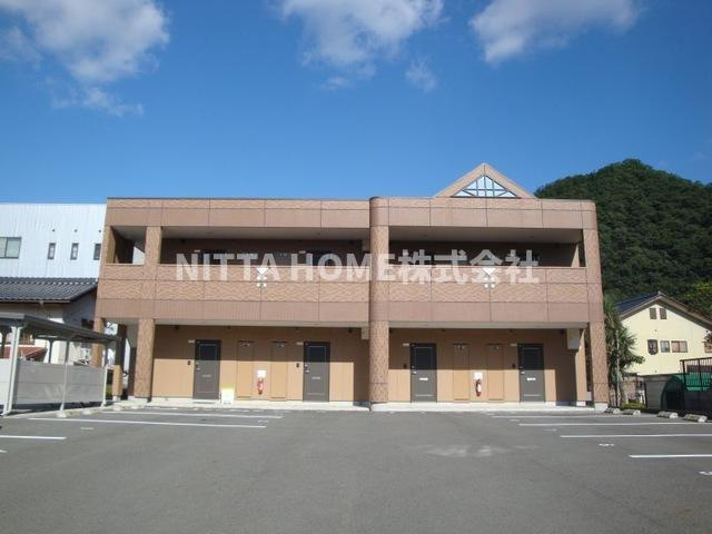 サニーコート・Ｊｏｈの外観|養父市役所まで徒歩圏内の物件◎