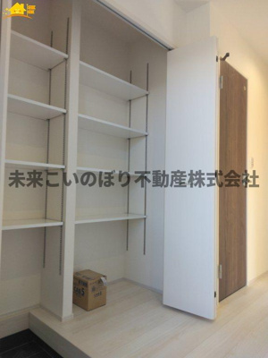 【玄関】 | Livele Fine加須市南大桑6号棟 | ゆったりとした玄関です