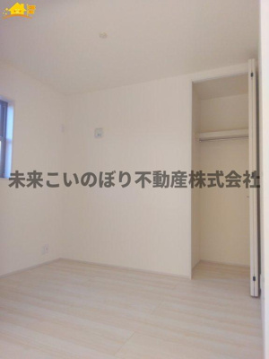 【その他】 | Livele Fine加須市南大桑6号棟 | 開口部からたっぷりの自然光が注ぎこむ洋室！日中は照明を点ける必要がなく、冬場は暖かいので電気代の節約にもなります♪