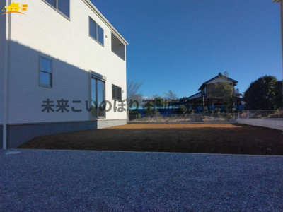 【庭】 | Livele Fine加須市南大桑6号棟 | 広いお庭は、家庭菜園スペース、BBQ、使い方いろいろ！！
お子様も自由に遊ばせてあげられます♪
休日が待ち遠しくなりますね！