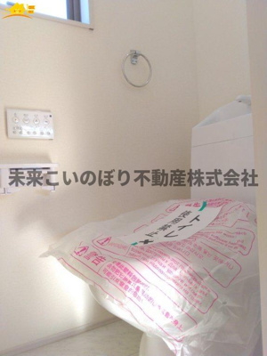 【トイレ】 | Livele Fine加須市南大桑6号棟 | シンプルな機能を搭載したトイレ。家族みんなが使う場所だからこそ清潔にこだわりたいですね。