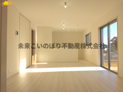 【居間・リビング】 | Livele Fine加須市南大桑6号棟 | 一日の中で多くの時間を過すことになるリビングダイニングだからこそ、いつも穏やかな空間であることが必然。爽やかな通風と採光を存分に感じる事が出来る空間です。