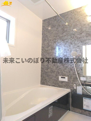 【浴室】 | Livele Fine加須市南大桑6号棟 | １坪サイズのバスルーム。浴室換気乾燥機を標準装備。乾きやすい床やお手入れのしやすい排水口など、いつも清潔にご使用いただけます。