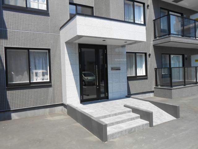 Kaveri壱番館のエントランス