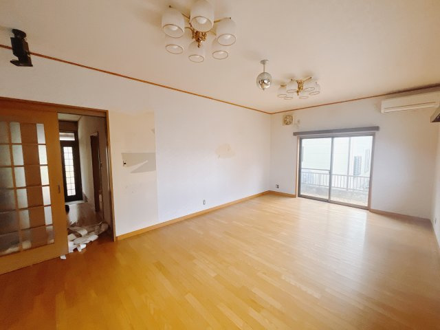 【中古戸建】高崎市吉井町神保の洋室|■洋室｜ナチュラルカラーの床です。模様替えなどとても楽しく工夫できます♪陽当たり、風通しもとても良いので毎日快適な生活スタートです！子供部屋にも良いですね♪