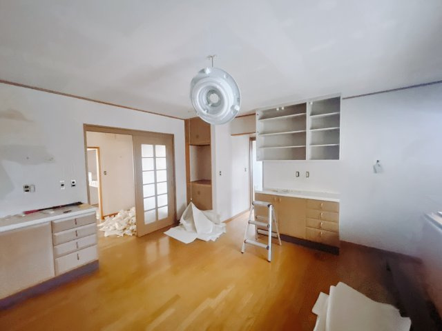 【中古戸建】高崎市吉井町神保の居間・リビング|■リビング｜陽当たり良好のリビングダイニング♪賃貸では叶わなかった、お友達とのホームパーティや大音量で映画やテレビを楽しむことができます(*^^*)