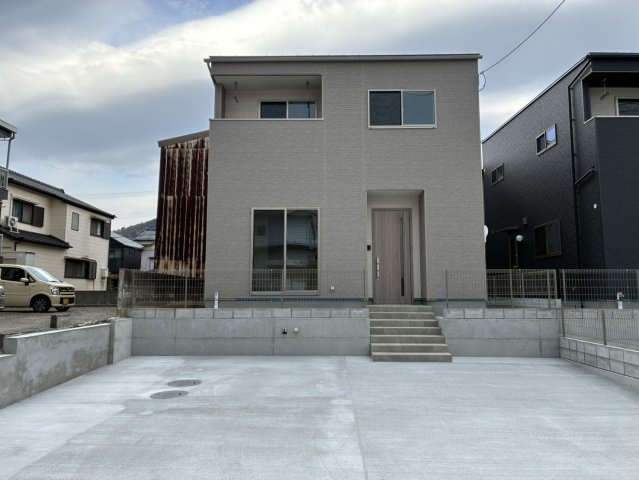 いの町枝川建売⑪の駐車場|枝川小学校まで徒歩5分。スーパー、公園なども徒歩10分圏内で子育てしやすいエリアの4LDKです♪※画像はイメージです