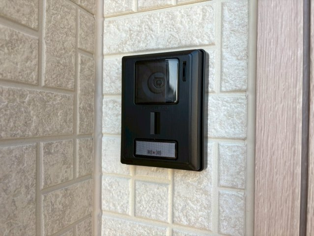 いの町枝川建売⑪の防犯設備|来客の顔をしっかり確認できるモニター付きインターホン♪お子さまのお留守番も安心です。