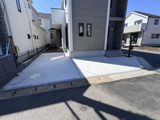 松戸市栗ケ沢新築戸建【栗ケ沢小学校：10分】の駐車場|M号棟駐車スペース・2台駐車可