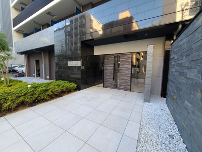 【エントランス】 | Ｗ－ＳＴＹＬＥ新大阪Ⅱ | 外観とマッチしたエントラスです