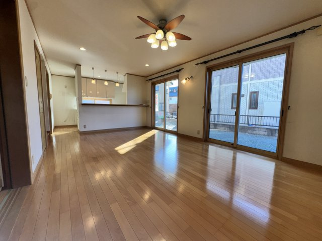 箱田町中古住宅160-2の居間・リビング|■南面の採光が十分に取れたLDK