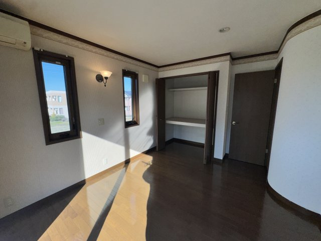 箱田町中古住宅160-2の収納|■2階南西側主寝室収納