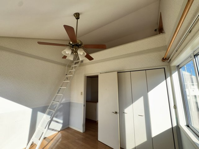 箱田町中古住宅160-2の収納|■2階南東側洋室はロフト完備