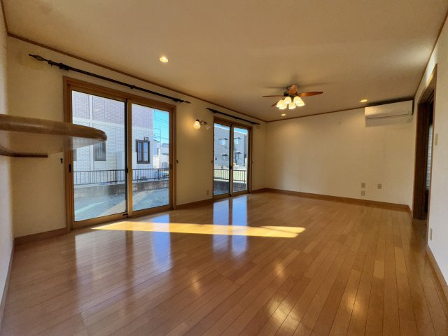 箱田町中古住宅160-2の居間・リビング|■温かみのあるＬＤＫ