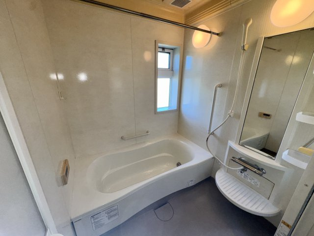 箱田町中古住宅160-2の浴室|■2階に配置された1坪タイプフルオートバス