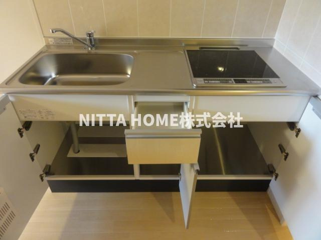 フォレスト　コート　（Ｆｏｒｅｓｔ　Ｃｏｕｒｔ）のキッチン|キッチン収納も豊富です☆彡