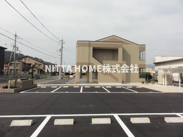 フォレスト　コート　（Ｆｏｒｅｓｔ　Ｃｏｕｒｔ）の駐車場|敷地内駐車場です＊無料で使用可能◎