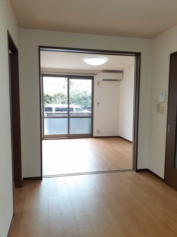 ブランドールＳＵＮＡＧＡ　Ｂの居間・リビング