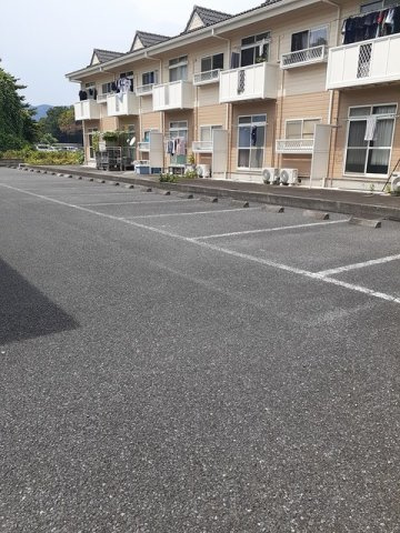 ブランドールＳＵＮＡＧＡ　Ｂの駐車場