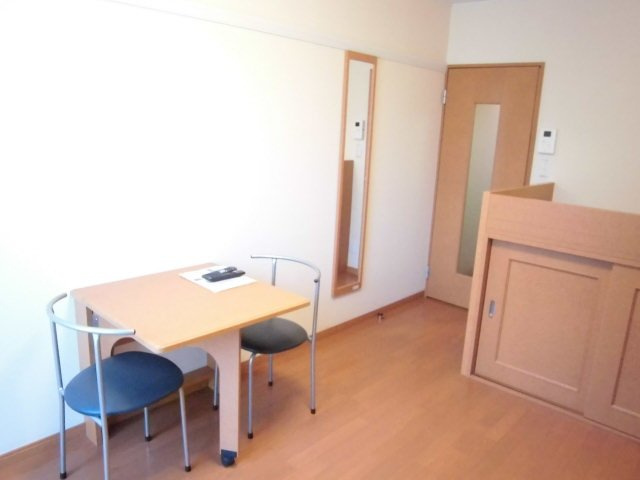 レオパレスアップルの居間・リビング