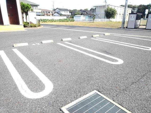 シャン・ド・フルールⅢの駐車場