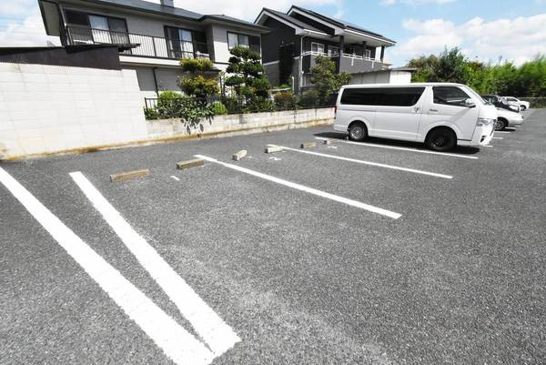 ビレッジハウス沼和田1号棟の駐車場