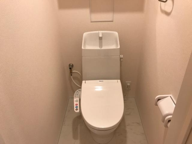 アメニティーハウスのトイレ|シャワー付トイレ