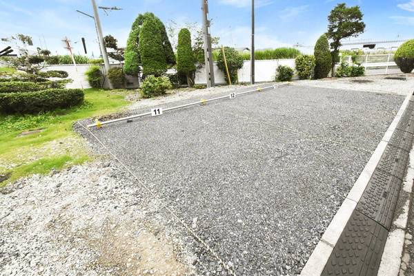 ビレッジハウス稲葉郷1号棟の駐車場