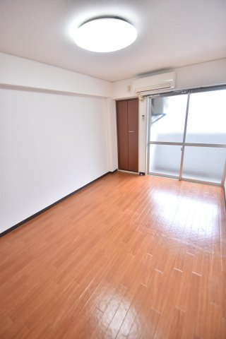 大阪市都島区東野田町１丁目の賃貸マンションの居間・リビング