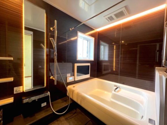 富士住建の注文住宅♪駅まで歩いて約10分、オール電化、作業スペースたっぷりU型キッチンの独立洗面台