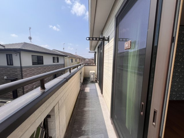 富士住建の注文住宅♪駅まで歩いて約10分、オール電化、作業スペースたっぷりU型キッチンの収納|玄関