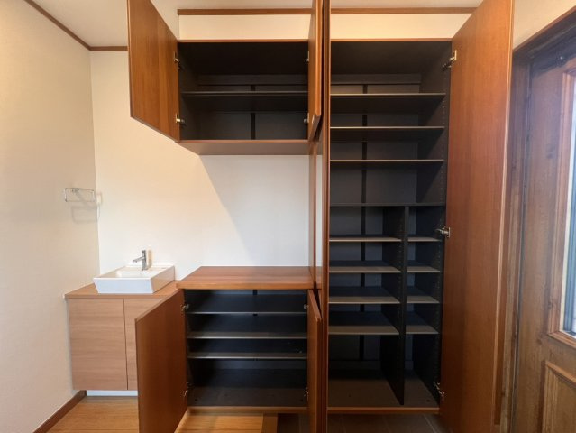 富士住建の注文住宅♪駅まで歩いて約10分、オール電化、作業スペースたっぷりU型キッチンの玄関