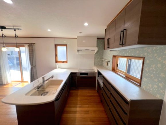 富士住建の注文住宅♪駅まで歩いて約10分、オール電化、作業スペースたっぷりU型キッチンのキッチン