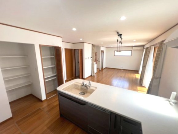 富士住建の注文住宅♪駅まで歩いて約10分、オール電化、作業スペースたっぷりU型キッチンのキッチン