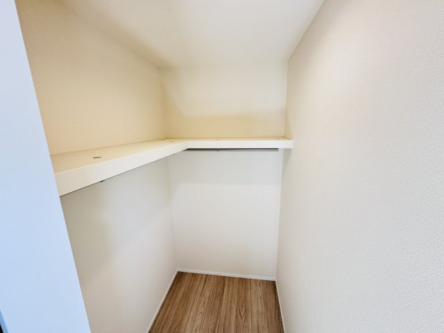 松戸市栗ケ沢新築戸建【栗ケ沢小学校：10分】の収納|7.5帖寝室・ウォークインクローゼット