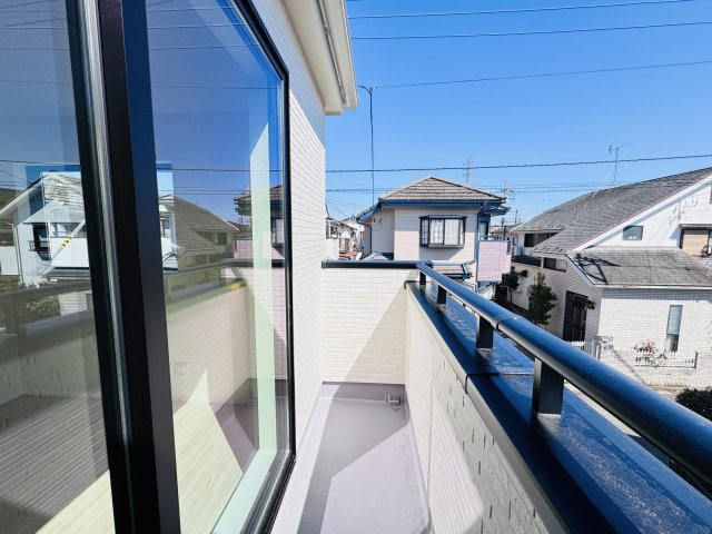 松戸市栗ケ沢新築戸建【栗ケ沢小学校：10分】のバルコニー|5.25帖洋室前・南向きバルコニー・日当たり良好♪