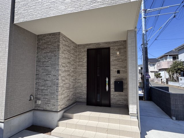 松戸市栗ケ沢新築戸建【栗ケ沢小学校：10分】のエントランス|エントランス・玄関ポーチ