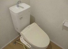 【トイレ】 | カインドネス吉祥寺南町ＡＢ棟 | 温水洗浄便座。