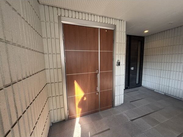Luna. Lumiere本山の外観