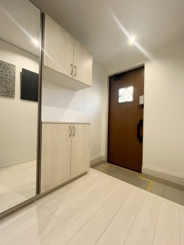 杉並区下井草三丁目戸建の玄関|シンプルで使いやすい玄関です