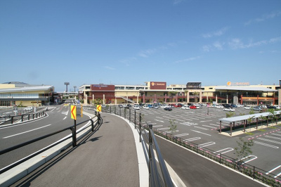 【周辺】 | フォレスト・ビラ | エミフルＭＡＳＡＫＩ（商業施設）店まで2,300ｍ