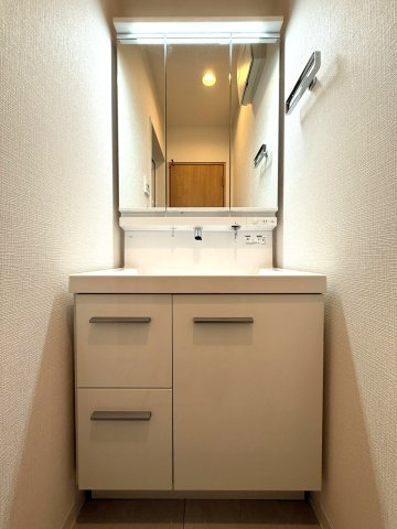 中野区鷺宮五丁目戸建の洗面所|コンパクトで使いやすい洗面所