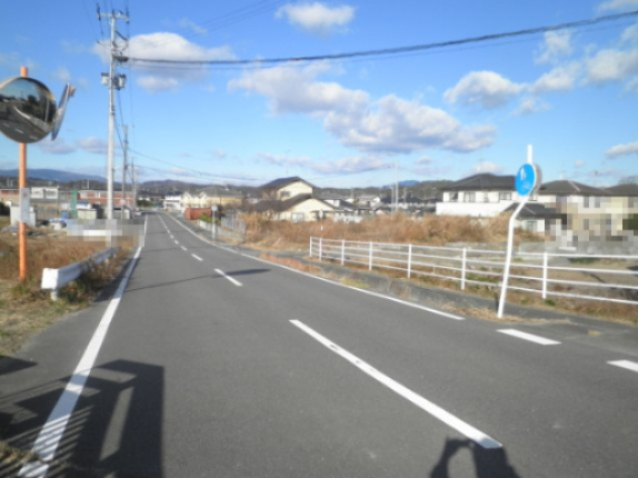 いわき市平下神谷字山ノ内　売地の前面道路含む現地写真