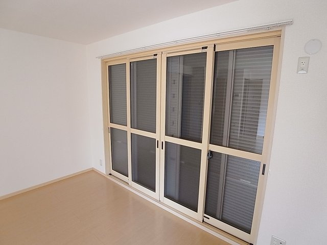 神戸市北区谷上南町のタウンのセキュリティ|雨戸付きで留守時も安心