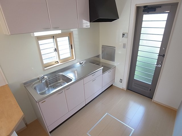 神戸市北区谷上南町のタウンのキッチン|広々したキッチンスペース