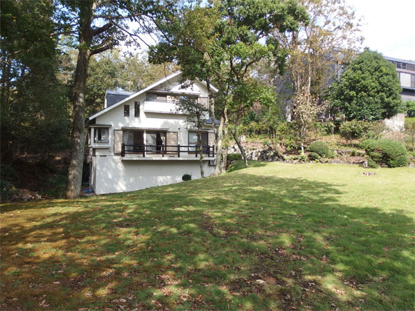 伊東市　伊豆急東大室台の庭