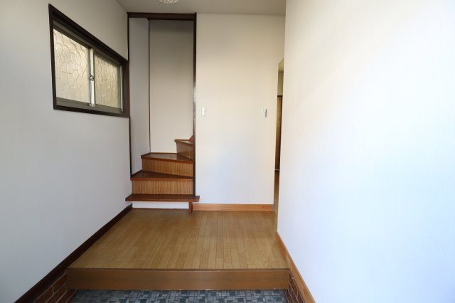 橿原市地黄町戸建の玄関